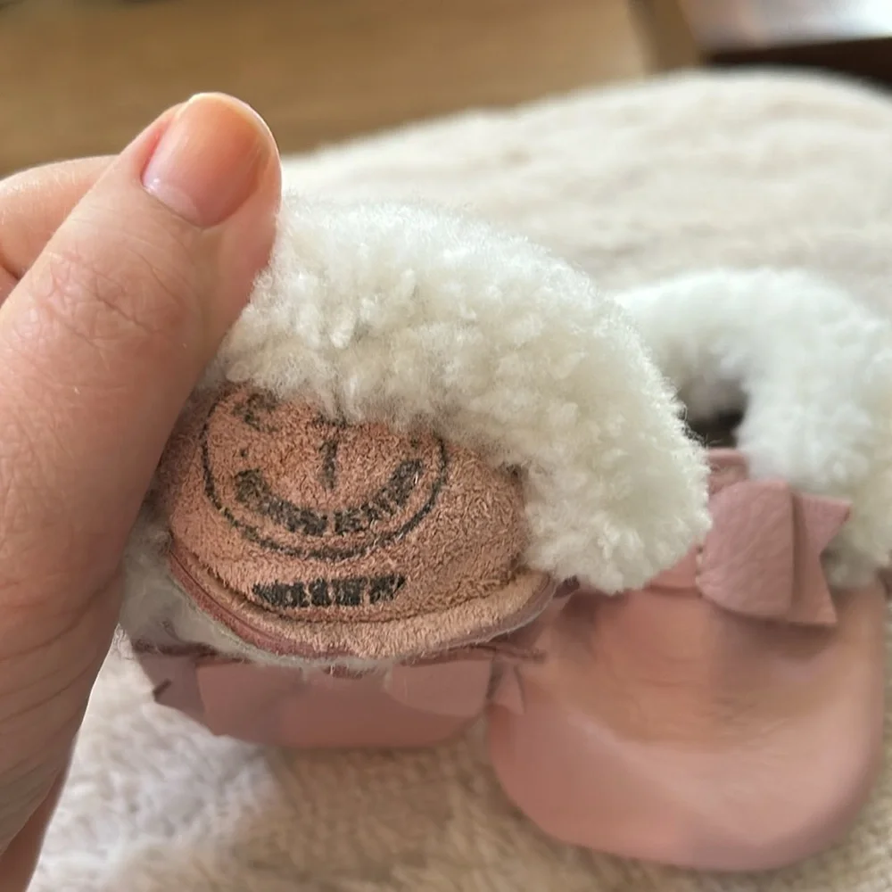 Like new Freshly Picked premium leather Sherpa lined baby infant moccasi…
